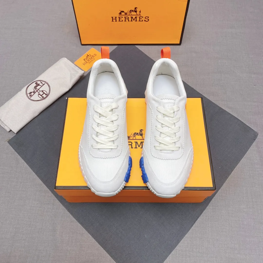 p400 Hermes Drift Sneaker flying knitted socks and sneakers. Original purchased and developed. H family men's classic series. Technical fly knitted fabrics are matched with cowhide. Socks and sneakers. Casual shoes. Sports dad shoes combine high-tech fly knitting and cowhide. H family exclusive button decoration on the side. The outsole is full of H italic design and bright colors to show vitality and continue the brand design inspiration. Stroll around the city lightly and feel free and comfortable. Exquisite packaging at the delivery counter 🛍📦 ▪️Fabric: Original custom fly weave + first-layer cowhide ▪️Inner lining: breathable lining ▪️Outsole: molded and evacuated PU+TPU material ▪️Sole thickness: 3.5CM ▪️Size: Men's 38-445 colors available No. 019